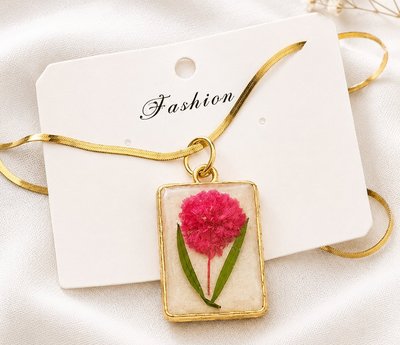 Fashion Pressed Flower Pendant Necklace