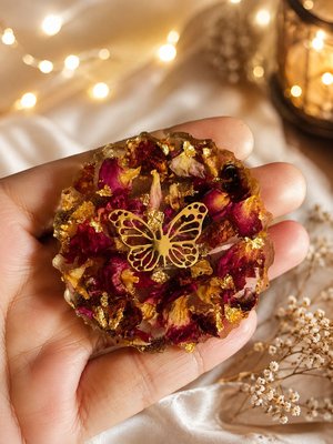 Handmade Resin Art with Dried Flowers and Gold Leaf