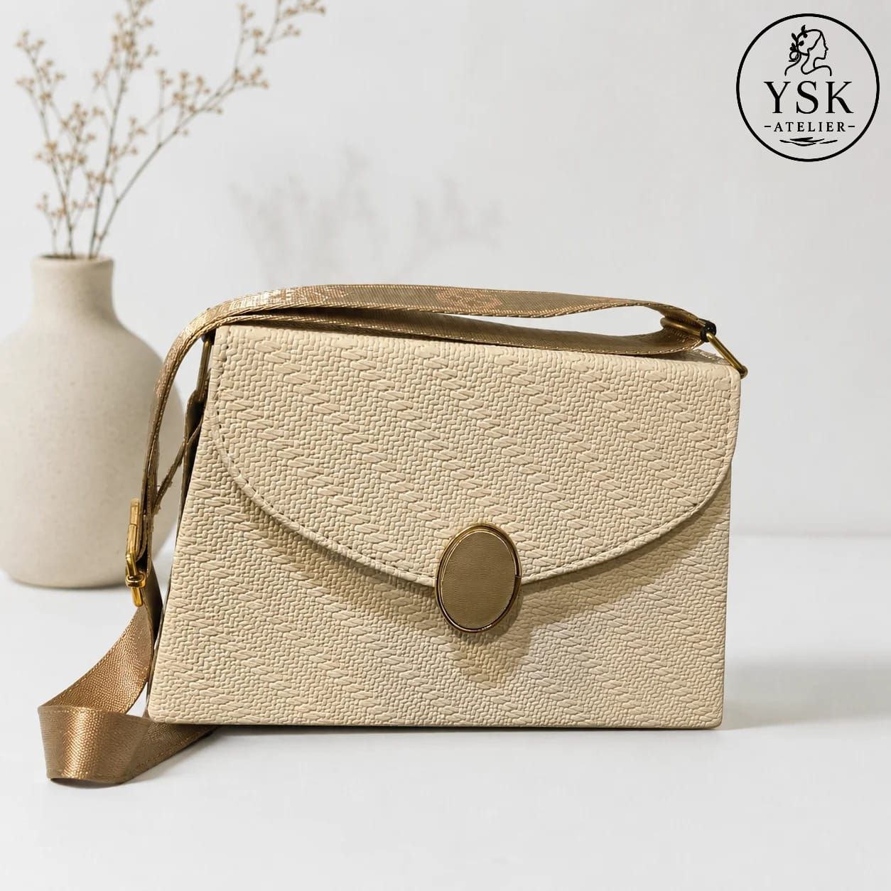 Elan Shoulder Bag