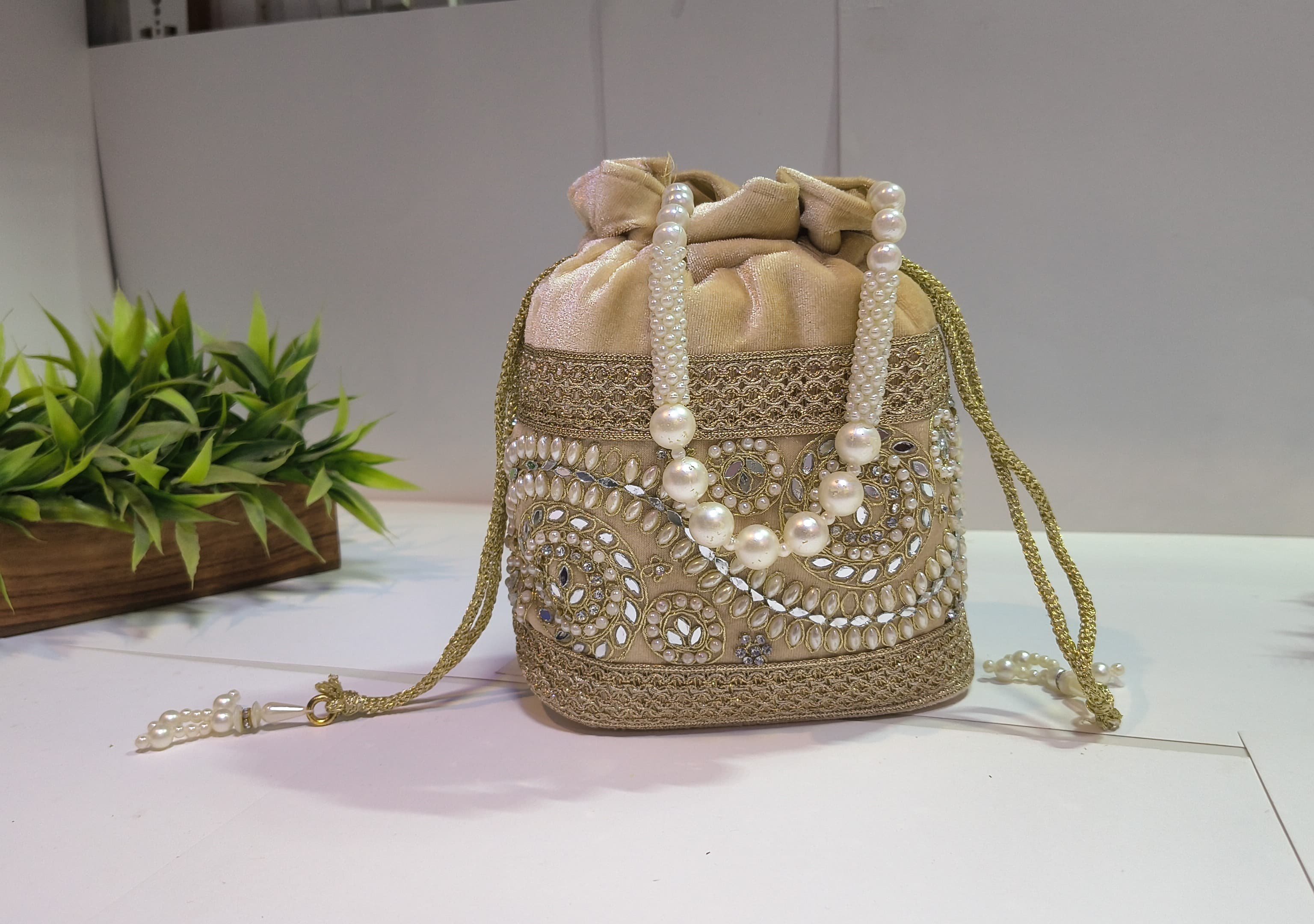 Gulnaar potli – Gold — Ysk Atelier