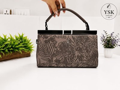ROYAL BLOOM CLUTCH