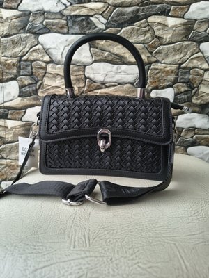 CHIC WEAVE TOP HANDLE
