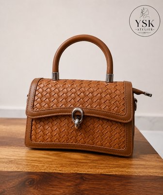 CHIC WEAVE TOP HANDLE