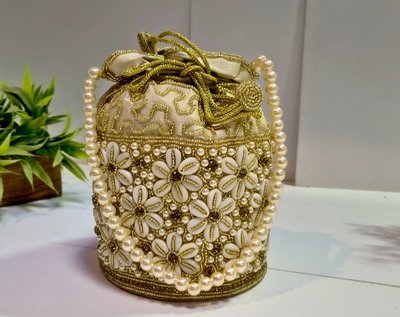 Daisy Chain Potli