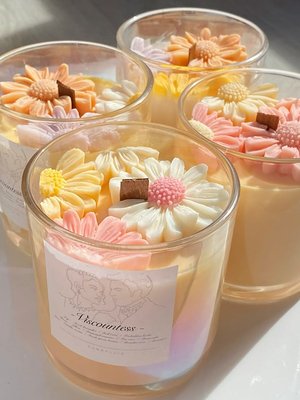 Viscountess Flower Candle
