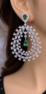 Emerald dazzling earrings