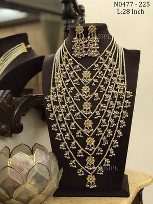 Elegant Layered Gold Necklace Set